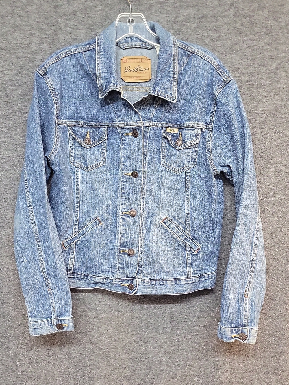 Levi's Blue Jean Trucker Jacket Size Medium, Medium Wash Button Front
